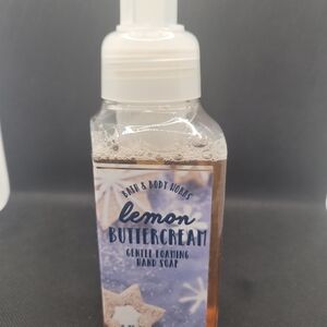 Bath & Body Works Lemon Buttercream Foaming Hand Soap - White and Cream
